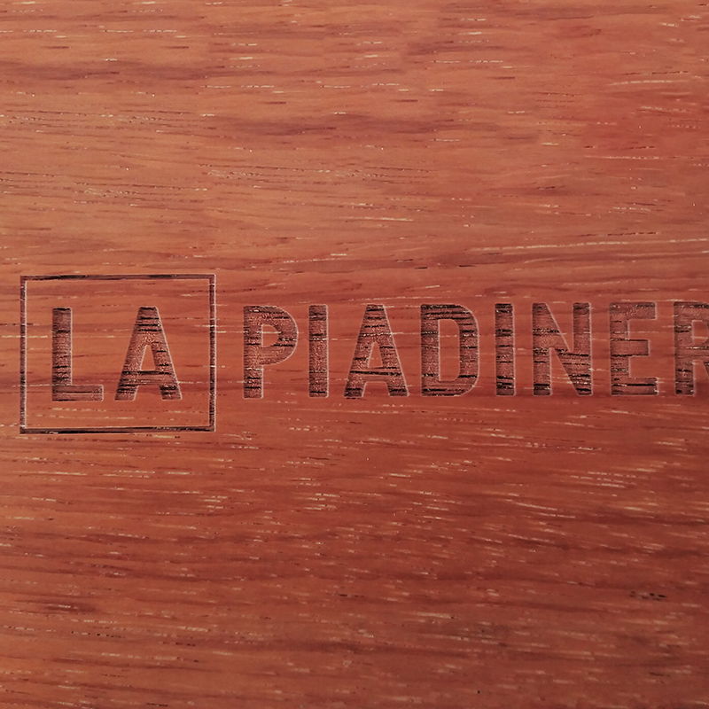 incisione laser logo su legno